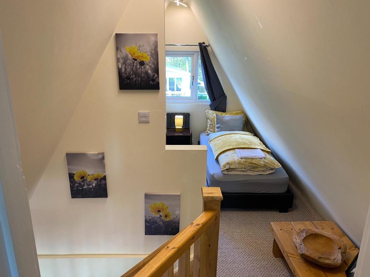Widgeon Bespoke Cabin Is Lakeside With Private Fishing Peg, Hot Tub Situated At Tattershall Lakes Country Park Kültér fotó