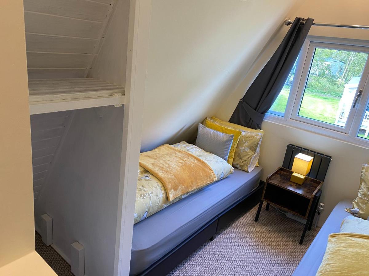 Widgeon Bespoke Cabin Is Lakeside With Private Fishing Peg, Hot Tub Situated At Tattershall Lakes Country Park Kültér fotó