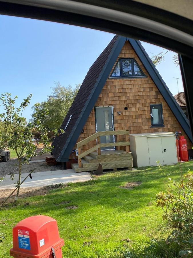 Widgeon Bespoke Cabin Is Lakeside With Private Fishing Peg, Hot Tub Situated At Tattershall Lakes Country Park Kültér fotó